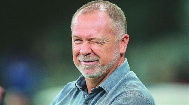 عقد مينيزيس مع النصر