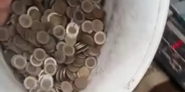 متسولة مصرية مشهورة باسم غوايش تجمع أكثر من مليون جنيه "فكة" في محافظة قنا