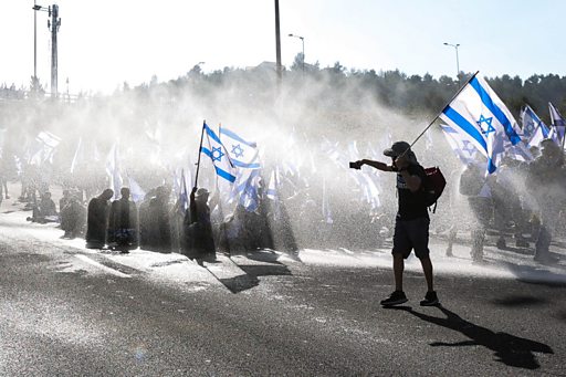 الكنيست الإسرائيلي يقر مشروع قانون تعديل نظام القضاء ومظاهرات عارمة في الشوارع 